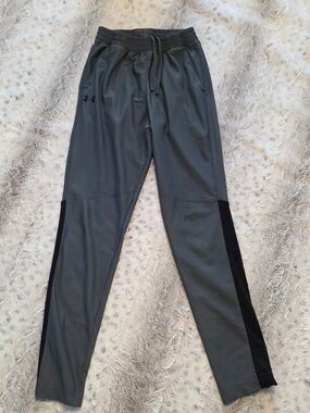 Under Armour Men's Gray Joggers with Black Side Panels SMALL
